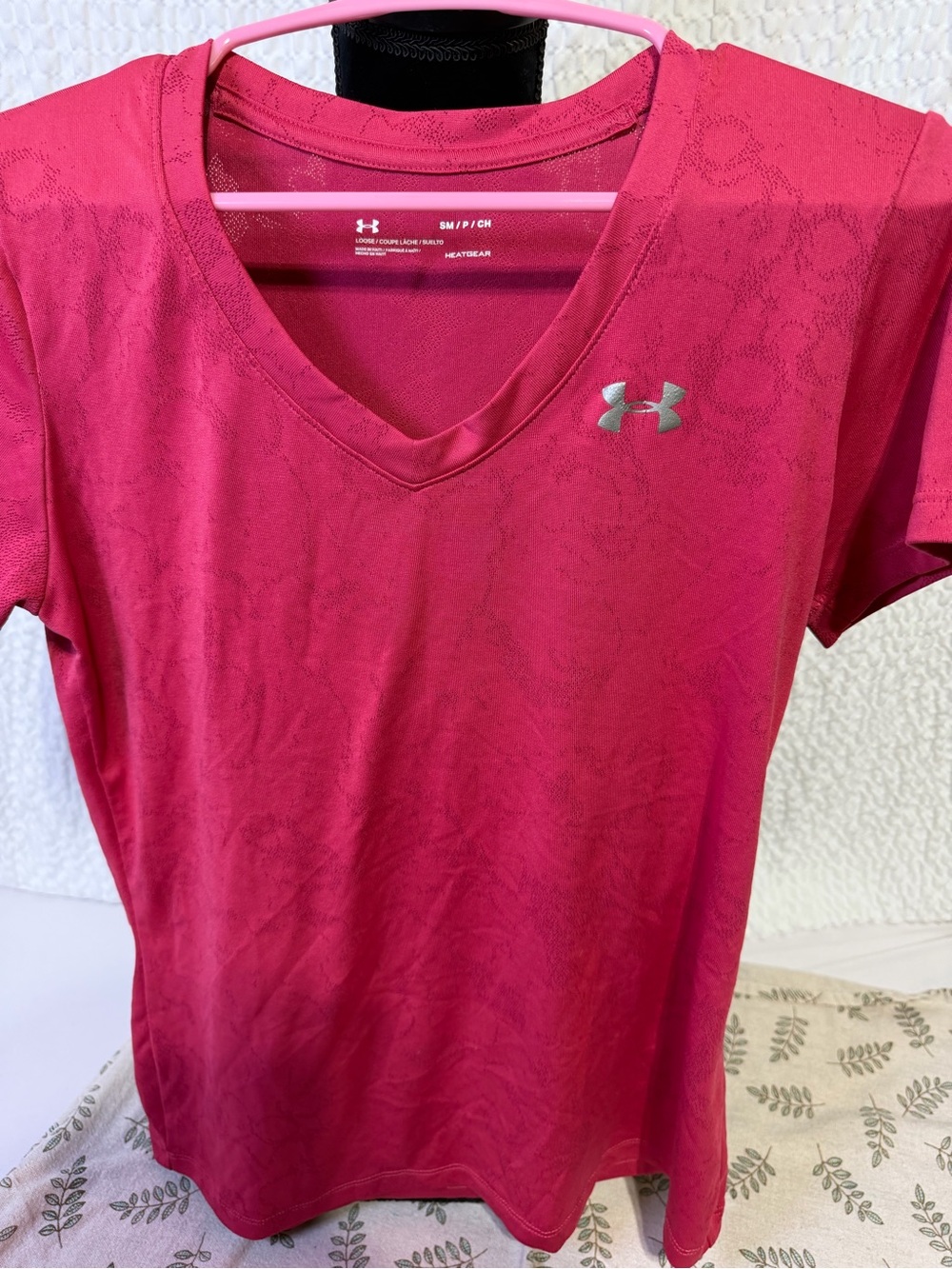 Under Armour Women's Hot Pink V-Neck Short Sleeve Tee